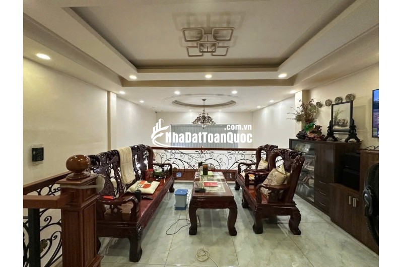 Nhà BTCT 4x13 HXH 1 trệt 2 lầu sân thượng 5PN chỉ 6,1 tỷ