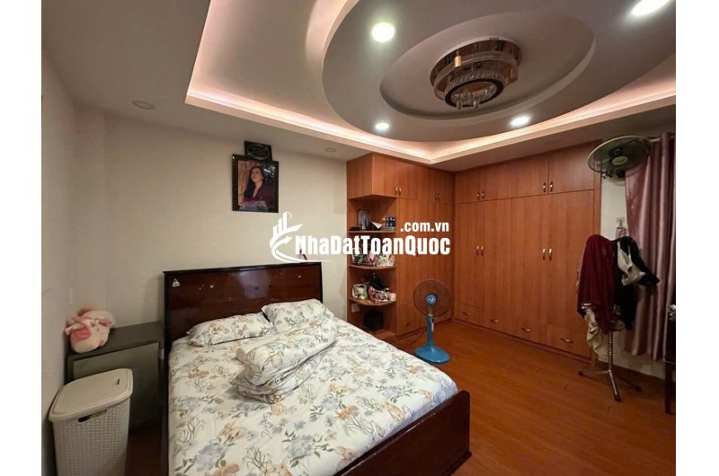 Nhà BTCT 4x13 HXH 1 trệt 2 lầu sân thượng 5PN chỉ 6,1 tỷ