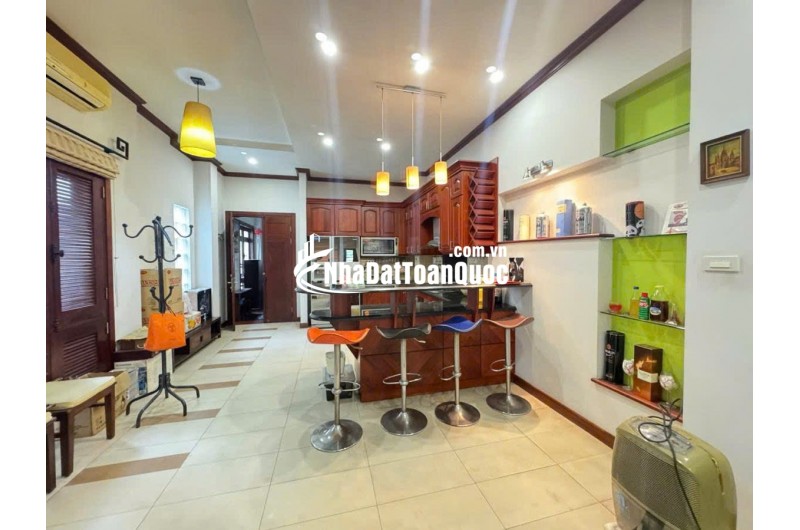 Bán nhà mặt phố Bà Triệu – 74m² x 6 tầng – lô góc – thu nhập 100tr/tháng – chỉ 68 tỷ