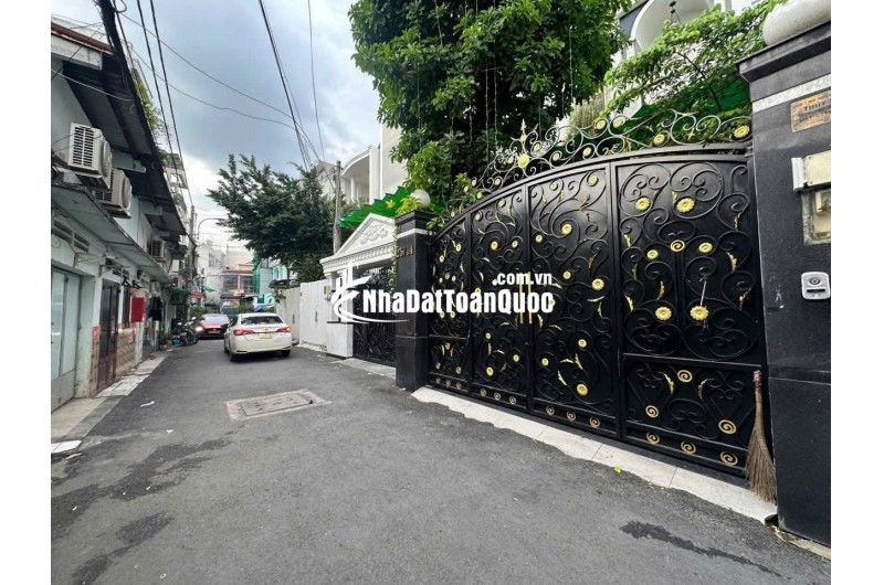 Nhà BTCT 4x13 HXH 1 trệt 2 lầu sân thượng 5PN chỉ 6,1 tỷ