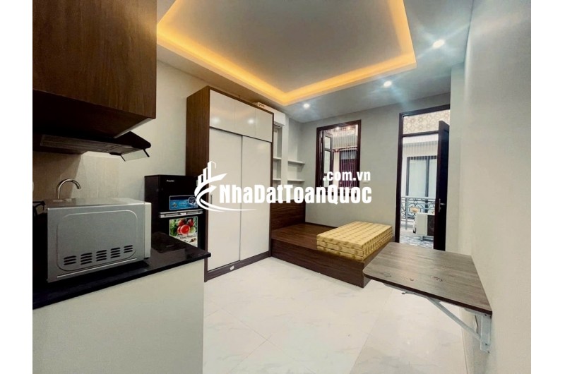 Bán căn CCMN 60m, 10 phòng khép kín full đồ, thang máy êm ru, dòng tiền ổn định, vài bước ra phố, khu Bách -  Kinh - Xây