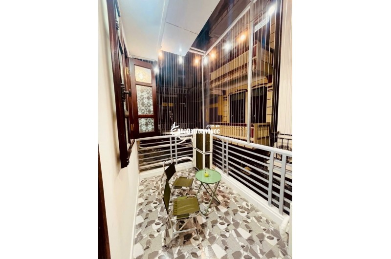 Bán căn CCMN 60m, 10 phòng khép kín full đồ, thang máy êm ru, dòng tiền ổn định, vài bước ra phố, khu Bách -  Kinh - Xây