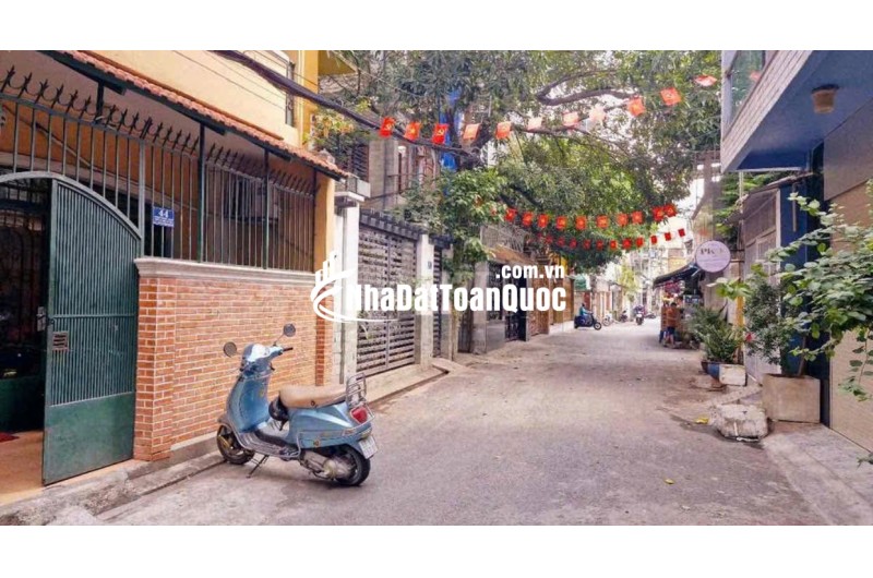 Bán nhà MT Trương Hoàng Thanh P12 Tân Bình 2 lầu (4PN, 3WC)