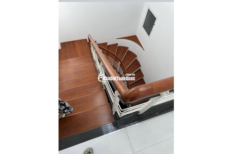 + Bán nhà 2 tầng mặt tiền đường 7,5m, đường Trần Văn Dư trục thông ra đường biển võ Nguyên Giáp và bãi tắm mỹ khê.