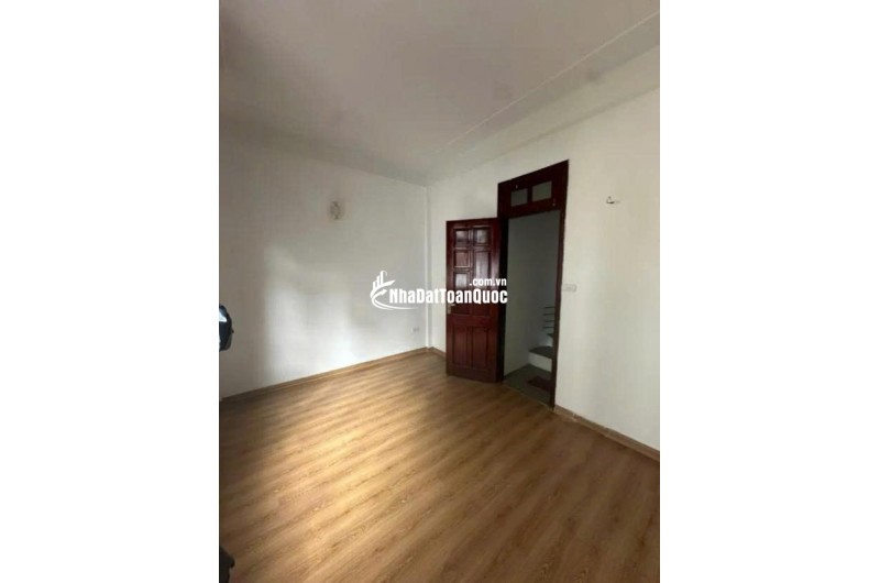 NHÀ MỚI Ở NGAY THỊNH QUANG - ĐỐNG ĐA - MẶT NGÕ - DÂN TRÍ CAO - AN NINH TỐT - 3 PHÒNG NGỦ - SỔ ĐỎ RIÊNG - HÀNG HIẾM CÒN XÓT LẠI - VIEW CỰC THOÁNG - DT