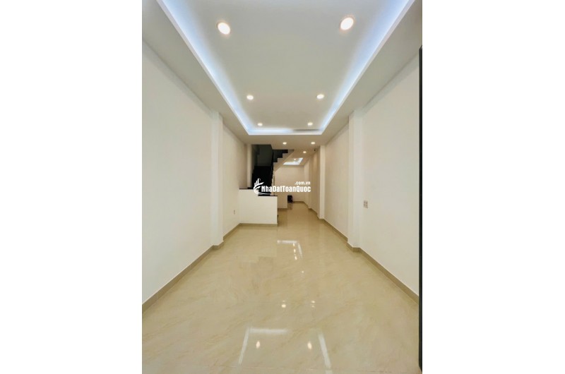 Bán nhà đúc 2 lầu hẻm 606 Đường 3 Tháng 2, P14 Q10 ngay trung tâm SG