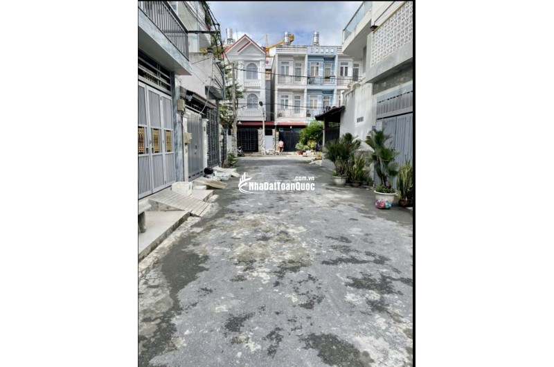 Bán nhà 1 trệt 2 lầu 1 ST hẻm xe hơi Lê Văn Lương, Xã Nhơn Đức Nhà Bè