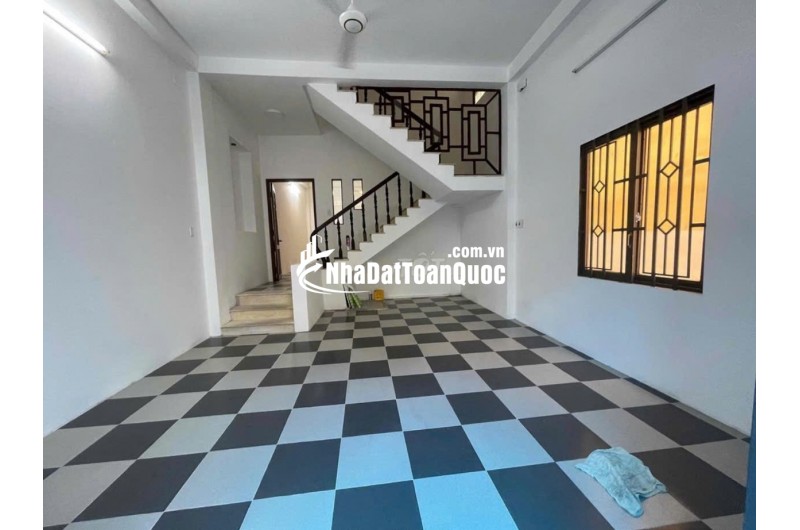 Bán nhà 1 trệt 2 lầu 1 sân thượng số 12 Đồng Nai P2 Q Tân Bình