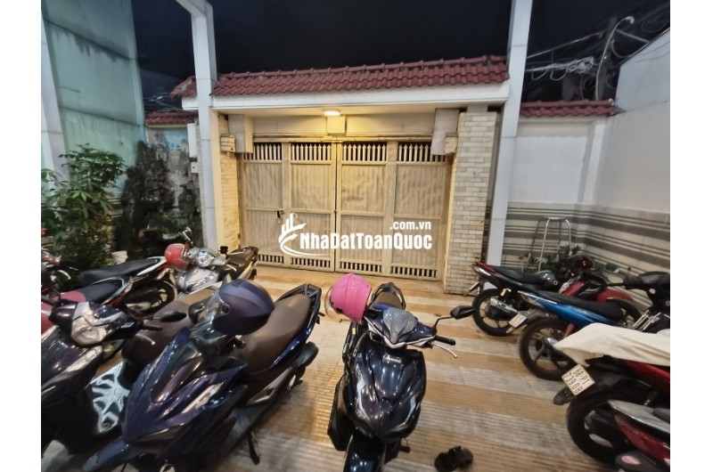 Bán nhà Trường Thọ, Thủ Đức, 139m2, 4 tầng, 7PN, SH, giá 8.75  tỷ. LH: 0933125879