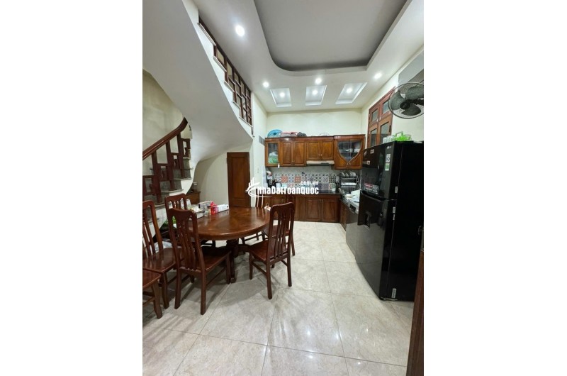 ĐỐNG ĐA - 33M2 – 5 TẦNG – NGÕ RỘNG – MẶT TIỀN 5,6M – 7,1 TỶ