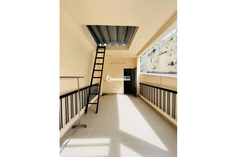 Bán nhà đúc 2 lầu hẻm 606 Đường 3 Tháng 2, P14 Q10 ngay trung tâm SG