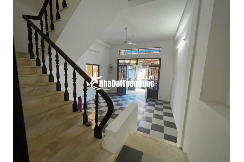 Bán nhà 1 trệt 2 lầu 1 sân thượng số 12 Đồng Nai P2 Q Tân Bình