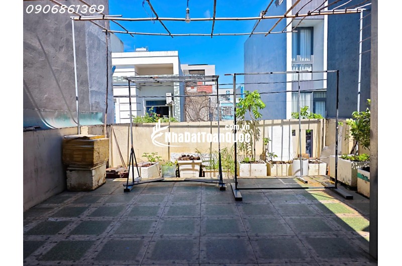 CĂN GÓC 2 MT, 65m2, 3 TẦNG LẦU, SÂN THƯỢNG THOÁNG MÁT, ĐƯỜNG LINH ĐÔNG, PHƯỜNG LINH ĐÔNG, THỦ ĐỨC, ĐƯỜNG TRƯỚC NHÀ 7M.