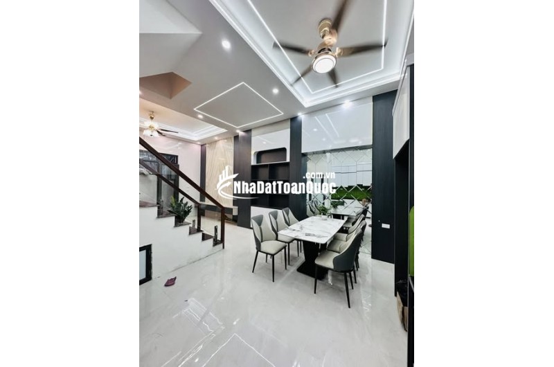 BÁN NHÀ   NGUYỄN KHUYẾN  70 m - 5 Tầng  Chỉ nhỉnh 18 Tỷ -  E. Khoa 0904266501