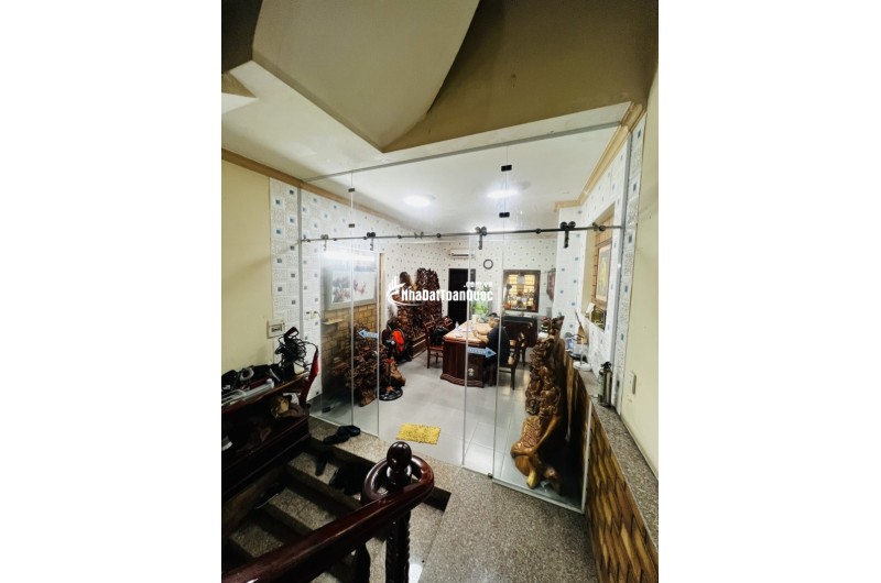 Bán nhà mặt phố Số 1, An Phú, Q.2: 4x20m, 4 tầng, 4PN, Sổ hồng, giá 15.75  tỷ. LH: 0933125879