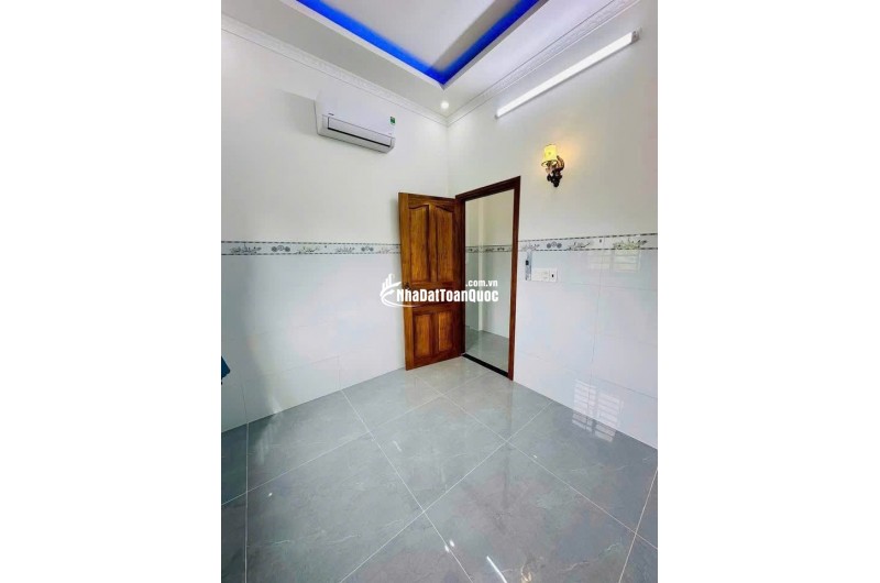 NHÀ 1 TRIỆT 1 LẦU - Mt ĐƯỜNG 8M - HOÀN CÔNG MỚI 100% CÁCH BÌNH CHÁNH 20P CHỈ 2 TỶ 5