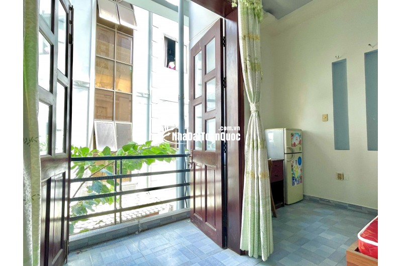 Cho thuê phòng ban công full nội thất chỉ từ 4.3tr ngay Đồng Xoài TB