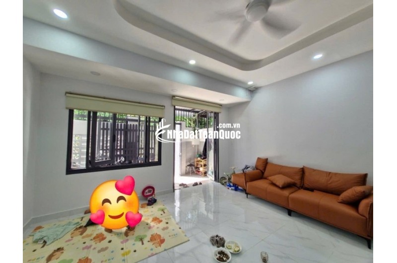 Bán nhà 3 tầng, 3PN , Phú Châu, Tam Bình, Thủ Đức. DT 54m2, SH, 7.2 tỷ. LH: 0933125879