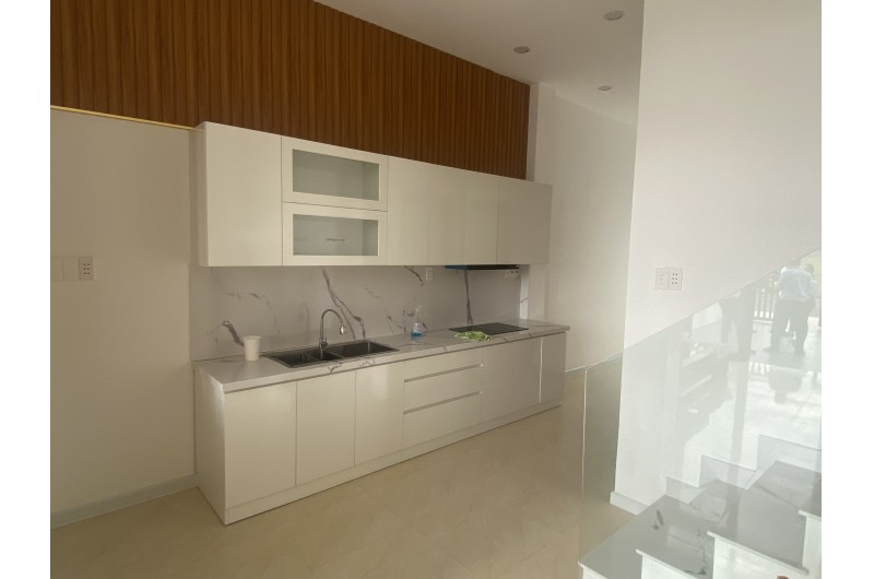 NHÀ MẶT TIỀN ĐƯỜNG NHỰA LỚN - TRUNG TÂM TT CẦN ĐƯỚC