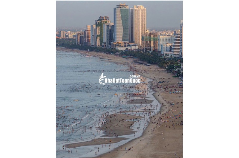 + Nhà 3 tầng mặt tiền đường An Thượng 22, sát châu thị vĩnh tế và nguyễn văn thoại, đi bộ vài phút ra bãi tắm mỹ khê.