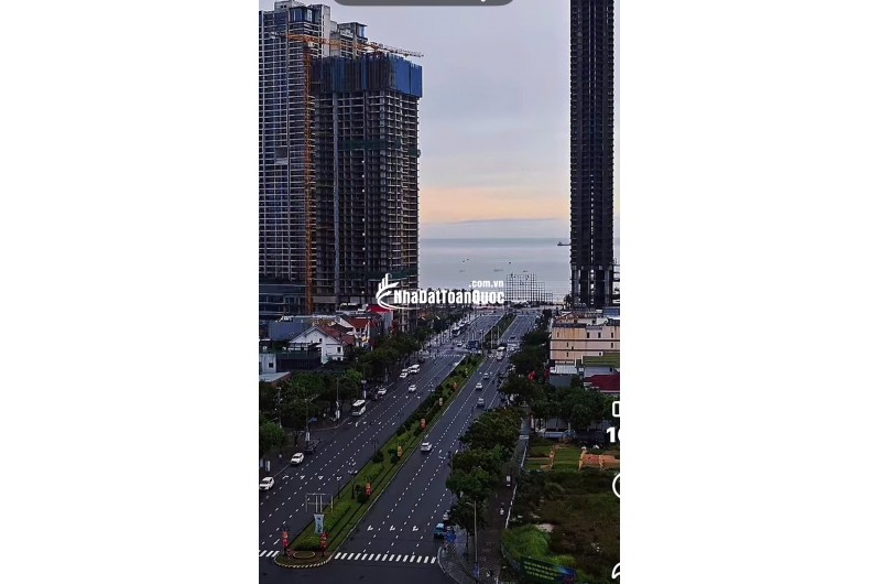 + Nhà 3 tầng mặt tiền đường An Thượng 22, sát châu thị vĩnh tế và nguyễn văn thoại, đi bộ vài phút ra bãi tắm mỹ khê.