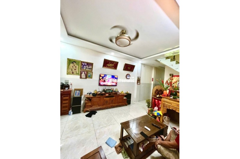 NHÀ HẺM XE HƠI NGAY VÕ VĂN HÁT - BTCT 3 TẦNG 60M2 (4X15M) - NGAY ĐH TÀI CHÍNH MARKETING - LONG TRƯỜNG THỦ ĐỨC - NHÀ MỚI ĐẸP Ở NGAY - GIÁ CHỈ 5.3 TỶ