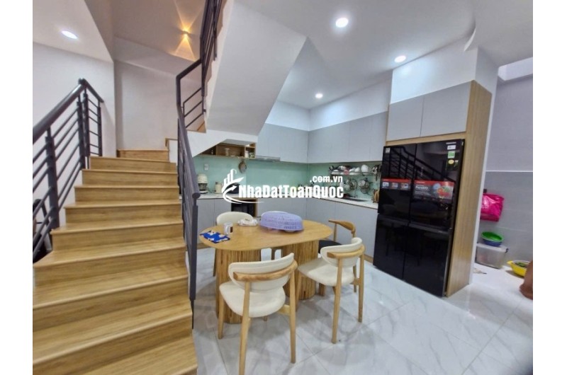 Bán nhà 3 tầng, 3PN , Phú Châu, Tam Bình, Thủ Đức. DT 54m2, SH, 7.2 tỷ. LH: 0933125879