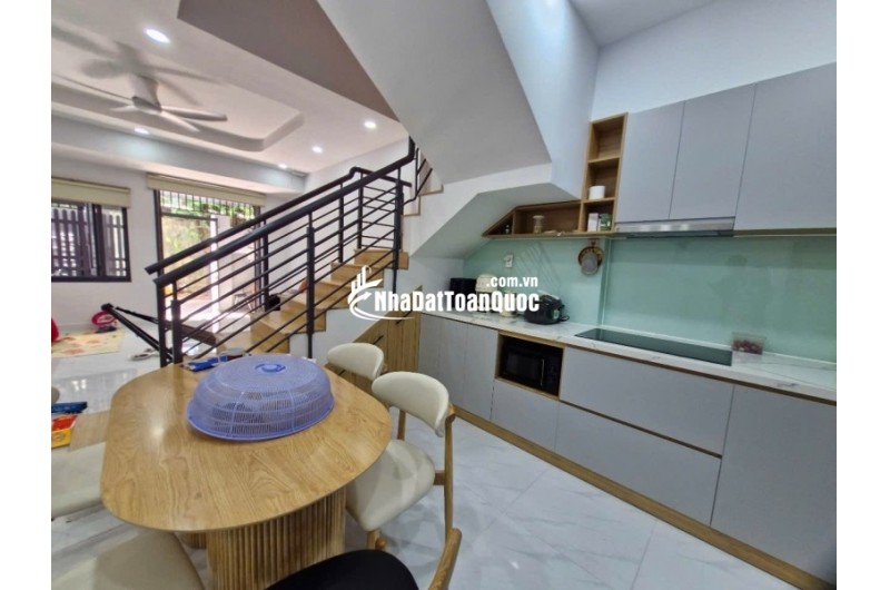 Bán nhà 3 tầng, 3PN , Phú Châu, Tam Bình, Thủ Đức. DT 54m2, SH, 7.2 tỷ. LH: 0933125879