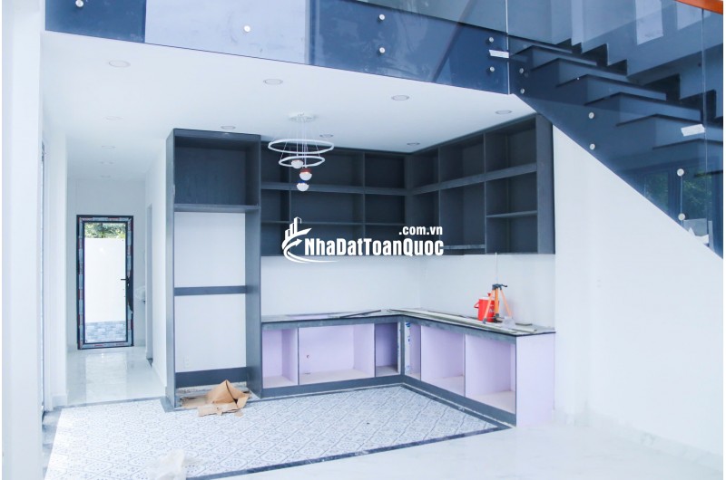 NHÀ THIẾT KẾ HIỆN ĐẠI - FULL NỘI THẤT CAO CẤP - SAU CHỢ TT CẦN ĐƯỚC