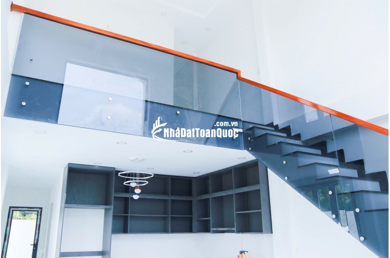 NHÀ THIẾT KẾ HIỆN ĐẠI - FULL NỘI THẤT CAO CẤP - SAU CHỢ TT CẦN ĐƯỚC