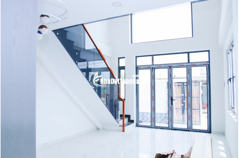 NHÀ THIẾT KẾ HIỆN ĐẠI - FULL NỘI THẤT CAO CẤP - SAU CHỢ TT CẦN ĐƯỚC