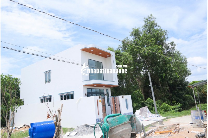 NHÀ THIẾT KẾ HIỆN ĐẠI - FULL NỘI THẤT CAO CẤP - SAU CHỢ TT CẦN ĐƯỚC