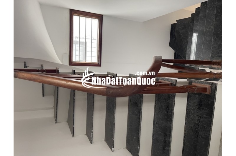 Nhà Lê Quang Đạo, lô góc, dân xây 40m2, 5 tầng chỉ 7 tỷ