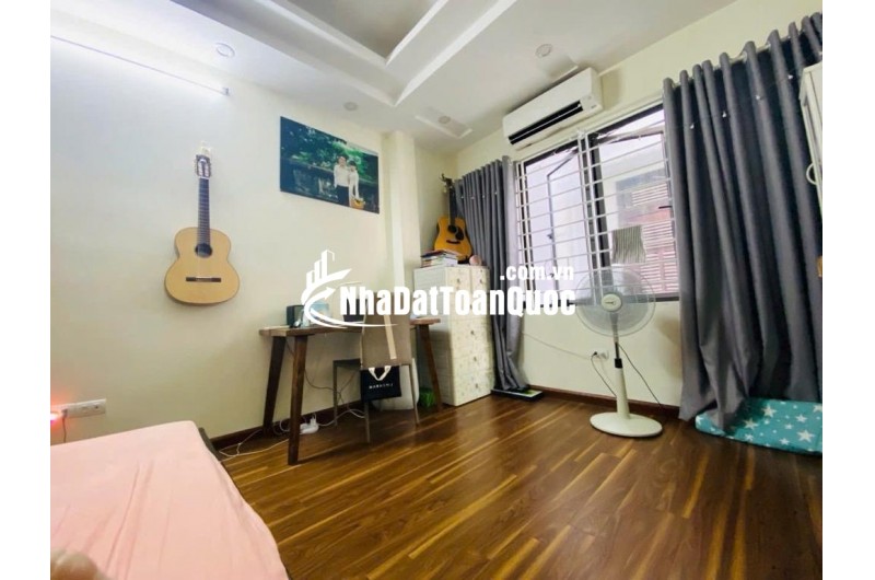 Nhà Thuỵ Phương, 5 tầng, dân xây, xe 45 chỗ đỗ cửa chỉ 6,9 tỷ
