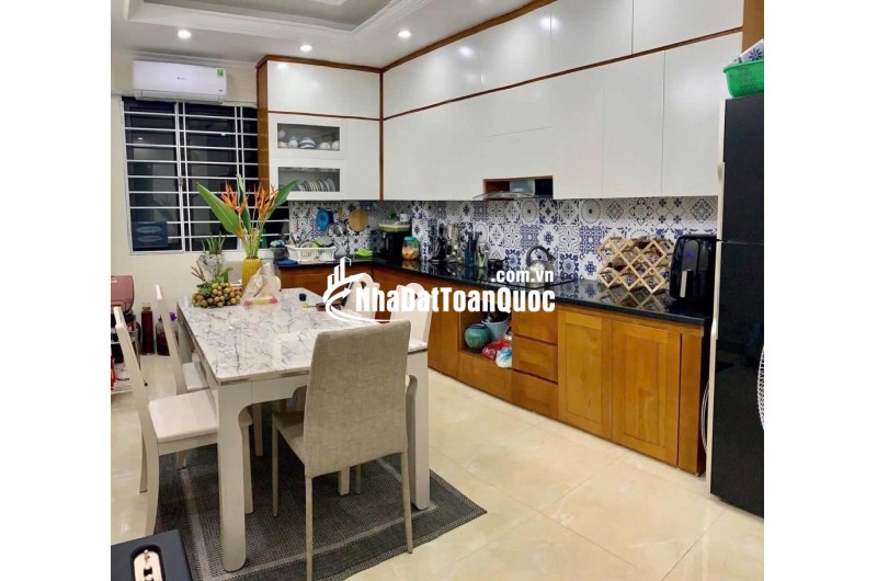 Nhà Thuỵ Phương, 5 tầng, dân xây, xe 45 chỗ đỗ cửa chỉ 6,9 tỷ