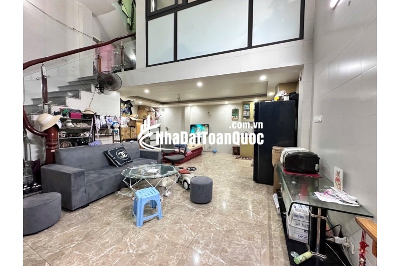 Nhà Mỹ Đình hàng hiếm, dân xây 40m2, 5 tầng, mặt tiền 5m, gần ô tô