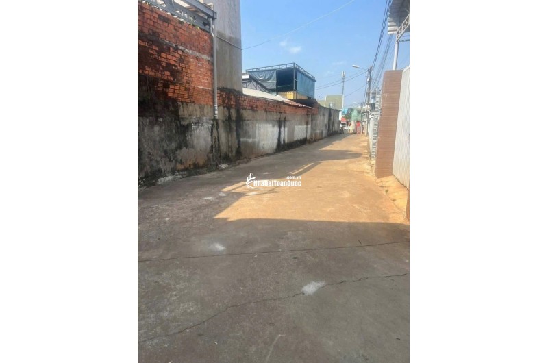 Cần bán Căn Nhà Hẻm 81 Y Wang ngay Bách Hóa Xanh
( NGÃ BA Y WANG - MAI THỊ LỰU )
cách ĐH Tây Nguyên chỉ 300- P. Eatam cũ Giá 2ty750