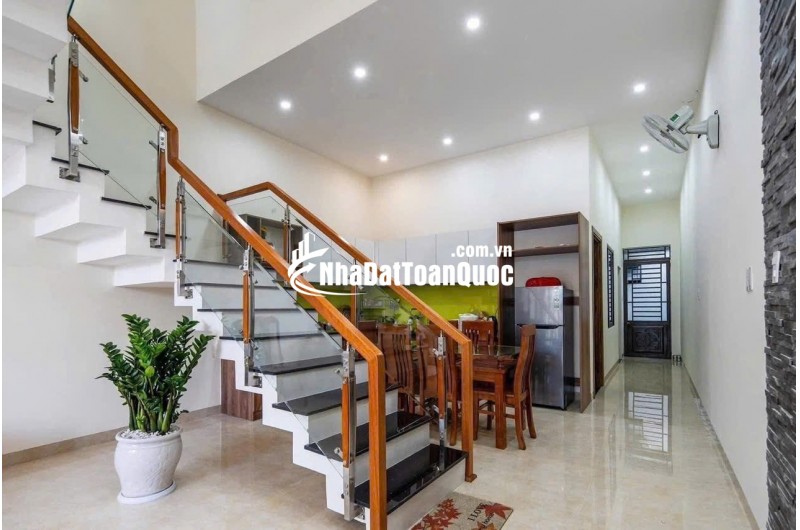 NHÀ PHƯỜNG 4, TRUNG TÂM TP. TÂN AN – THIẾT KẾ PHÁ CÁCH  – GIÁ 2 TỶ 2