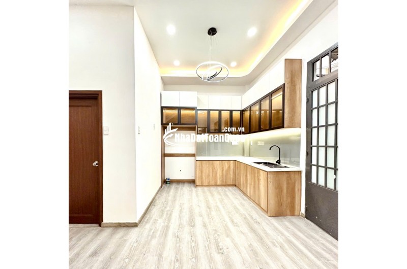 12 Tỷ: ngang 12m- Quận 10 ngay chợ An Đông, Medic Hòa Hảo- nhà 4 Tầng Xe hơi trong nhà. 0933910039