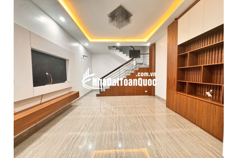 Lạc Long Quân- dân trí cao-tiện ích đầy đủ-thiết kế hiện đại-nhà mới ở ngay-5 tầng giá nhỉnh 10 tỷ.