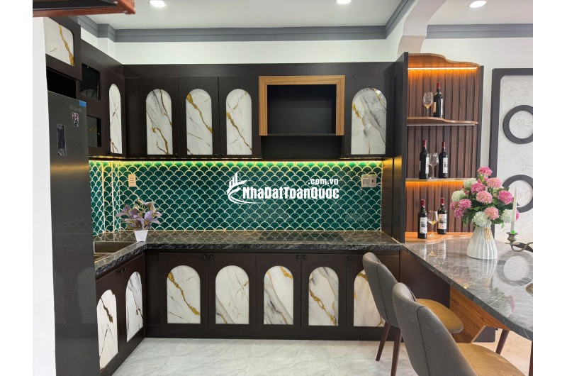 BÁN NHÀ MÊ HẺM XE HƠI NÉ NHAU 181 QUANG TRUNG MẶT TIỀN
 Nhà mê kiên cố - thiết kế hiện đại - Full nội  thất : 1 PK - 1 Bếp - 2 PN - sân đậu xe