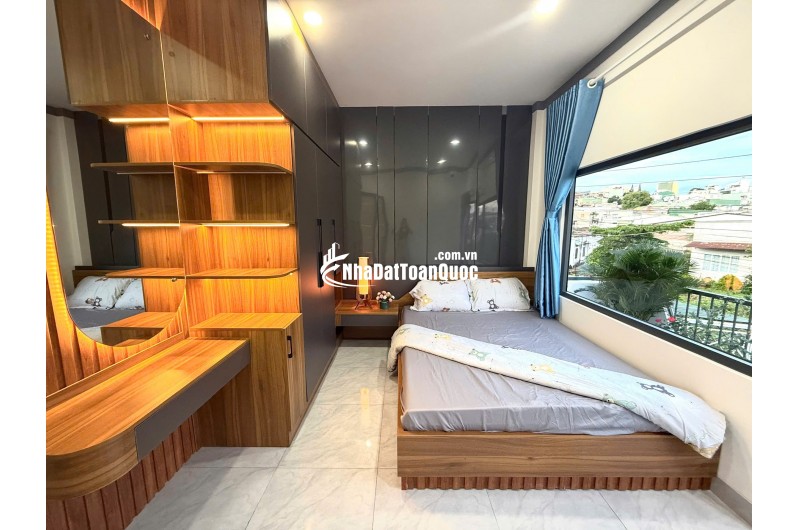 BÁN NHÀ MÊ HẺM XE HƠI NÉ NHAU 181 QUANG TRUNG MẶT TIỀN
 Nhà mê kiên cố - thiết kế hiện đại - Full nội  thất : 1 PK - 1 Bếp - 2 PN - sân đậu xe