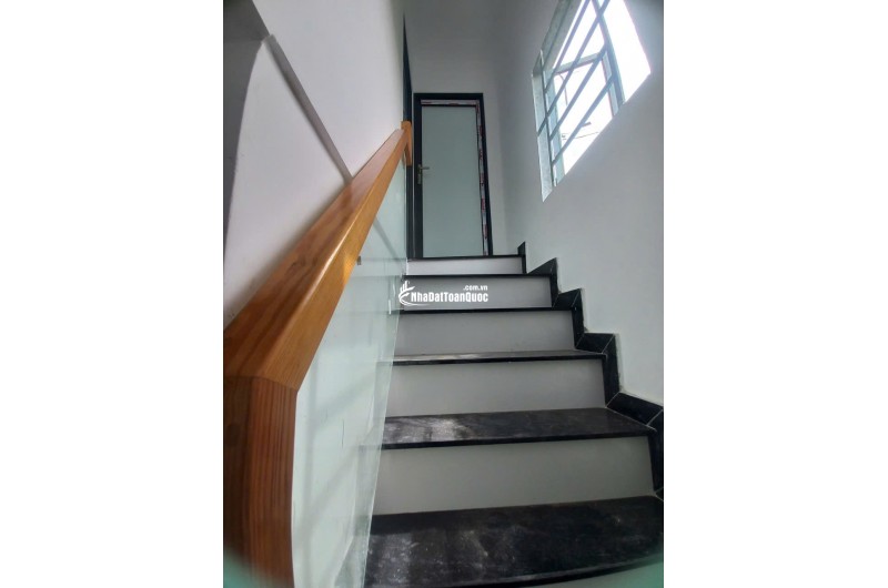 NHÀ BÁN 1 LẦU – GẦN MẶT TIỀN NGUYỄN VĂN QUÁ – CHỈ 1.4 TỶ. LH:0984295419.