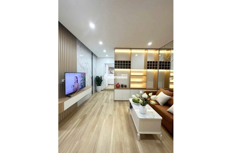 Căn tập thể phố Thọ Lão Hai Bà Trưng dt 120m2 giá chỉ có 2,25 tỷ nhà đẹp long lanh