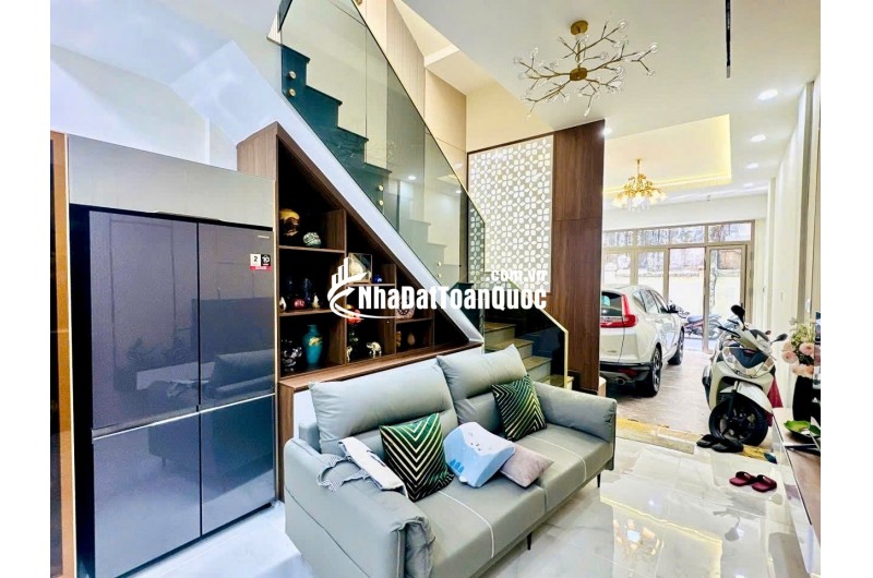 Nhà Quận 1- mặt tiền Phường Tân Định- xe hơi trong nhà 60m2 cao 3 Tầng NT sịn: 18 Tỷ. VŨ 0933910039