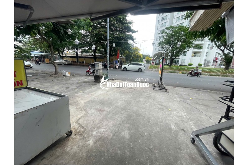 Quận 7 ! CHỐT NHANH , CHO THUÊ MB VỈA HÈ 50 m2 ( 5m x 10m ) BAO ĐẸP , ĐỐI DIỆN CC CAO CẤP HIM LAM, Tel : 0902956655 ( chính chủ )