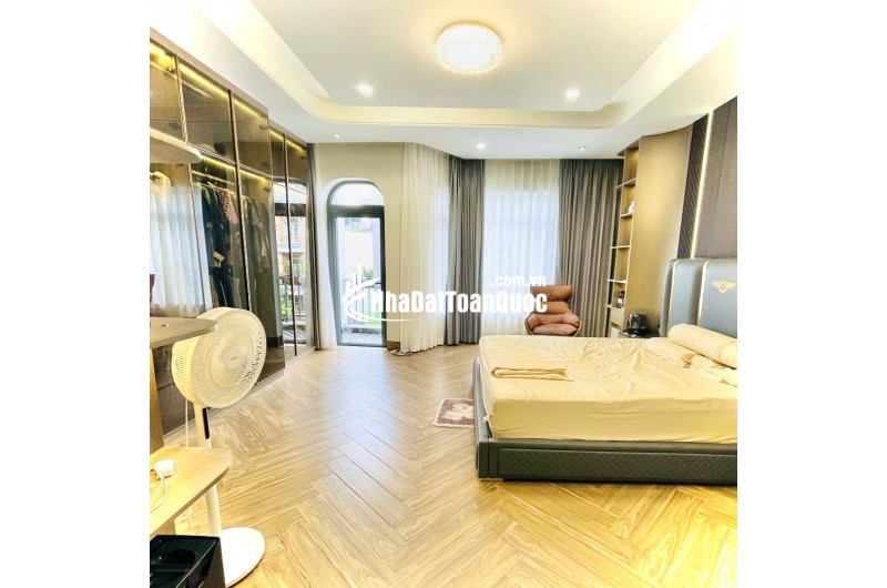 Mặt tiền trục chính Quận 4- KHÁNH HỘI- ngang hơn 5m cao 5 tầng đủ nội thất: 15 Tỷ nhỉnh. 0933910039