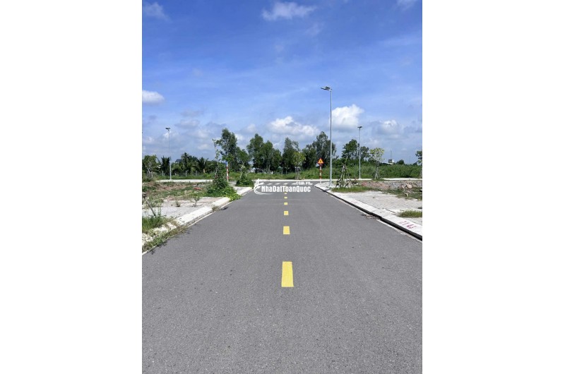 Đất đẹp mặt tiền trung tâm Cần Đước