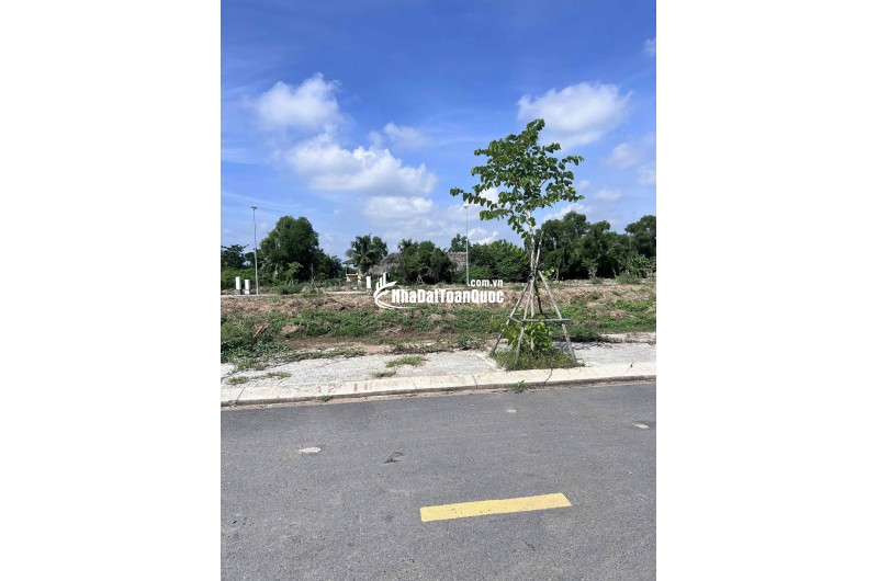 Đất đẹp mặt tiền trung tâm Cần Đước