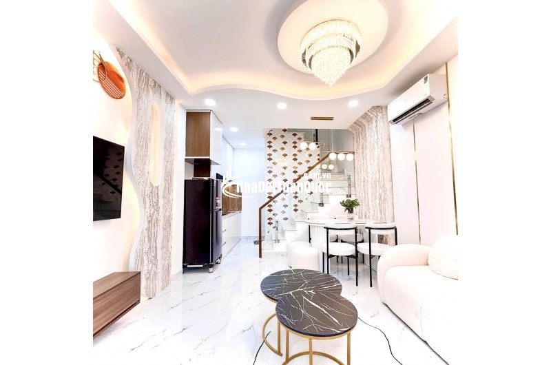 4 Tỷ nhỉnh: Nhà Quận 3- ngay bờ kè Hoàng Sa- Ngang gần 4m, 3 Tầng Full nội thất mới. VŨ 0933910039